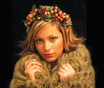 Headpiece - style Gothic - Red berries, acorns & green leaves.